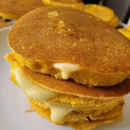 Pack 3 paquetes de arepas de chocolo rellenas de queso mozzarella x4 und