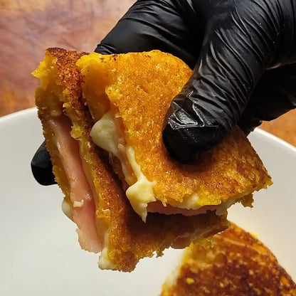 2 Paquetes de arepas de chocolo rellenas de queso mozzarella + jamón x4 und