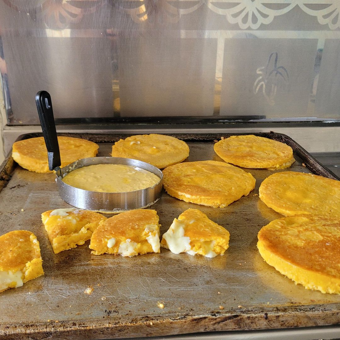 4 Paquetes de arepas rellenas + 3 palitos de chocolo GRATIS